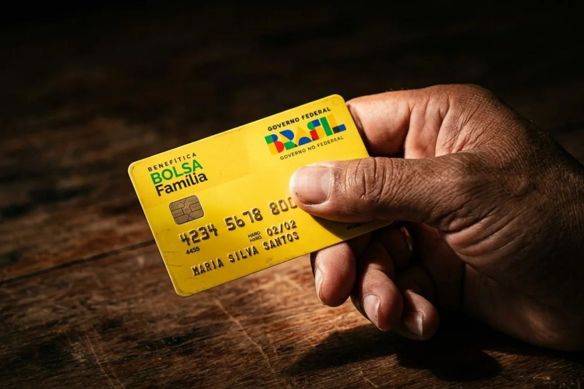 Um cartão amarelo no Bolsa Família