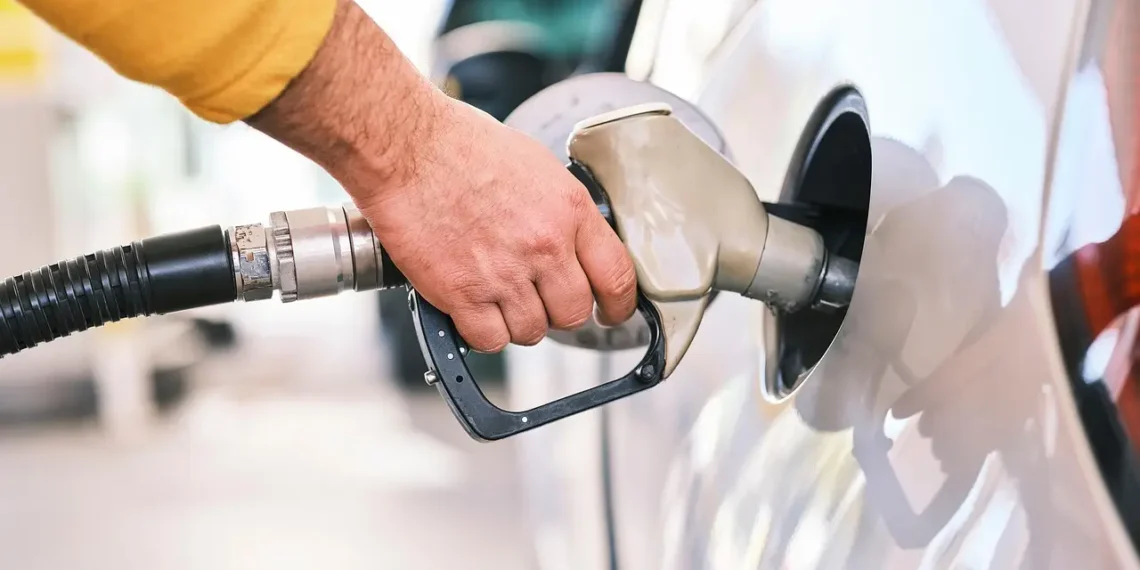 Galão de gasolina superar maior valor desde 2022; quanto custa no posto da sua cidade? (foto: freepik)