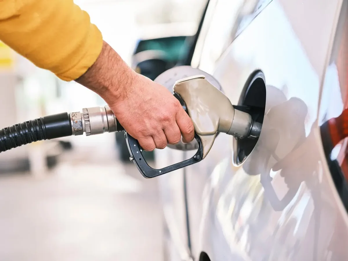 Galão de gasolina superar maior valor desde 2022; quanto custa no posto da sua cidade? (foto: freepik)