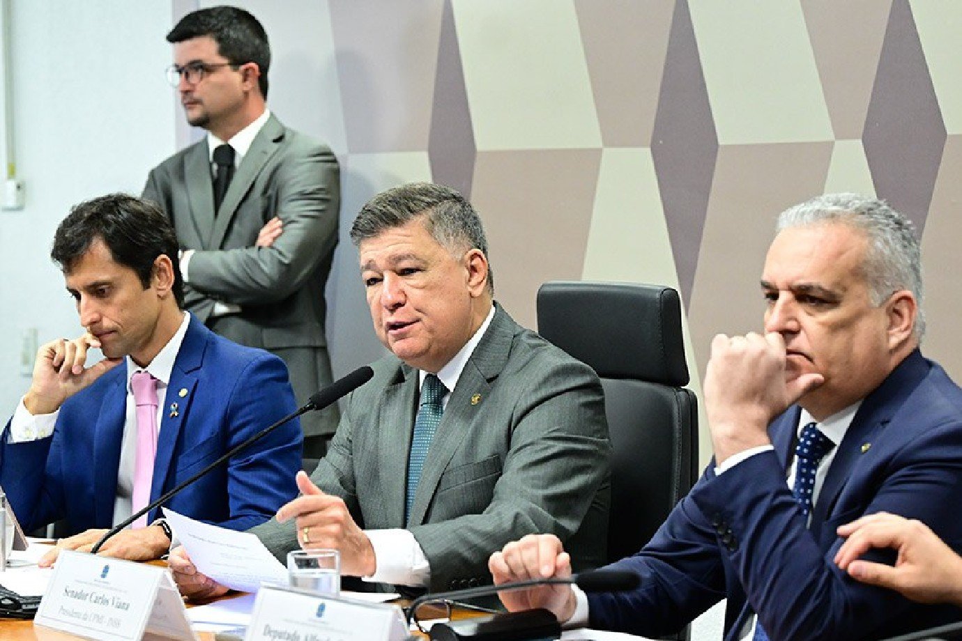 CPI do INSS ouve gigante do futebol brasileiro essa semana; descubra qual a relação