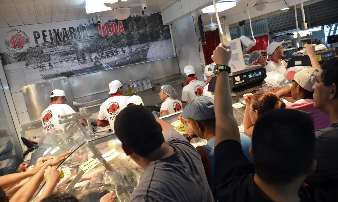 Nem bacalhau, nem ovo caro: como o preço da Páscoa está mudando o consumo