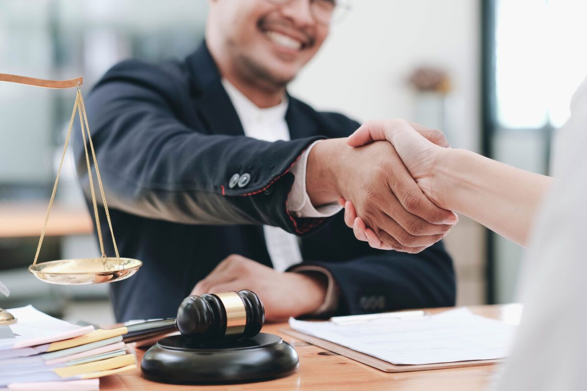 Advogado 100% gratuito para resolver seu caso na Justiça; veja como contratar