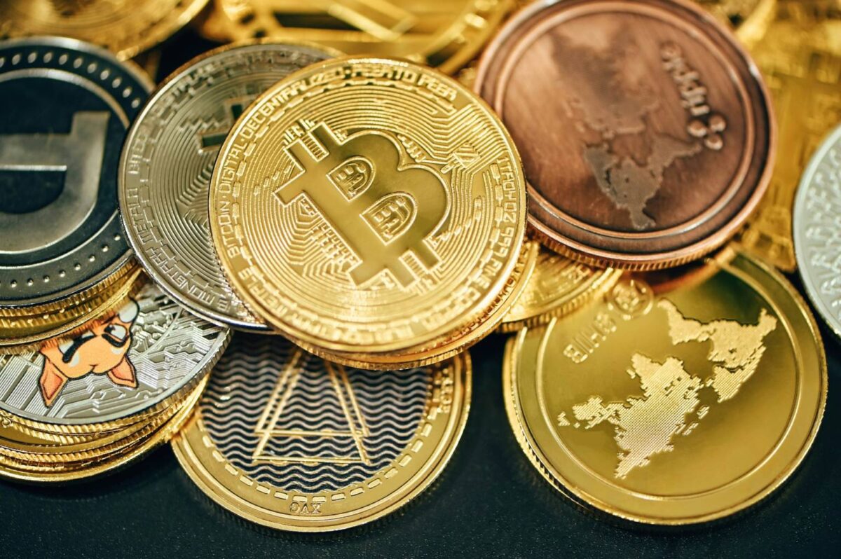 Uso de criptomoedas podem financiar compra de armamento na guerra; entenda a relação