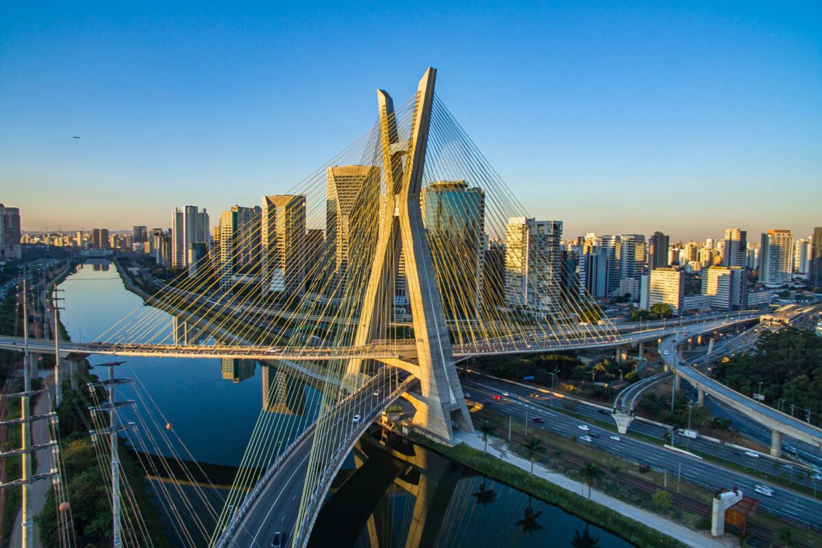 São Paulo vista do alto durante a manhã