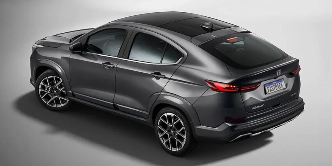 Fiat Fastback cinza chumbo