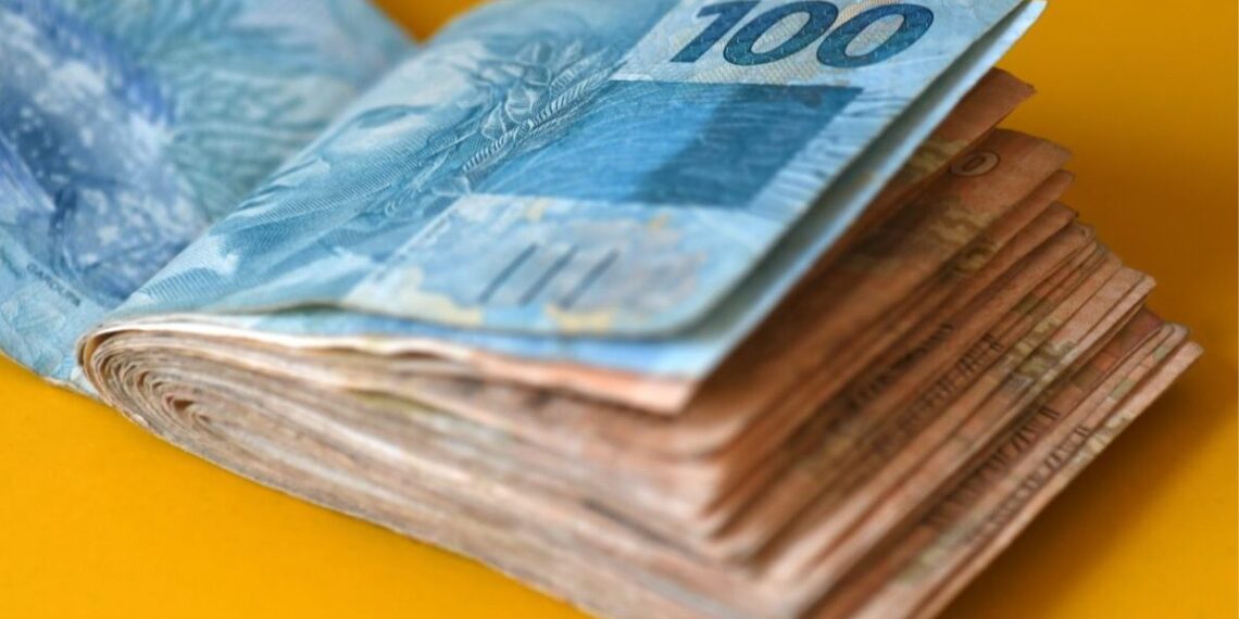 Maço de dinheiro referente ao financiamento imobiliário