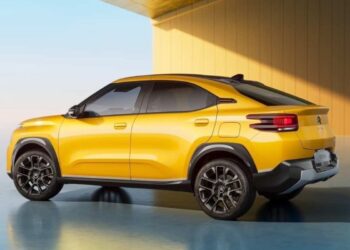 Citroën Basalt amarelo