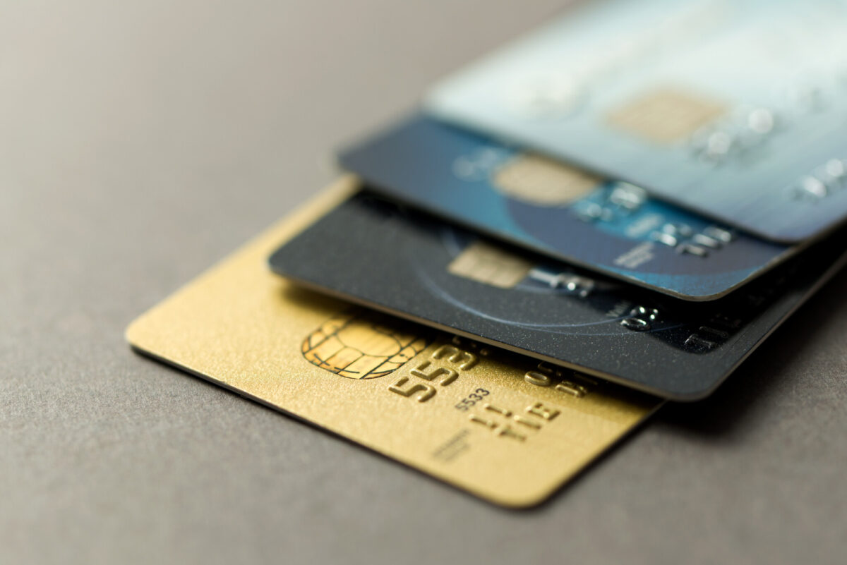Caixa Visa Infinite desafia Ourocard Estilo com custo menor e vantagens