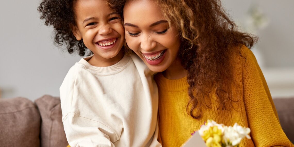 Renda extra para o Dia das Mães: Shopee ou Mercado Livre; quem paga mais para afiliados?