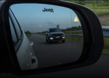Jeep Commander no retrovisor