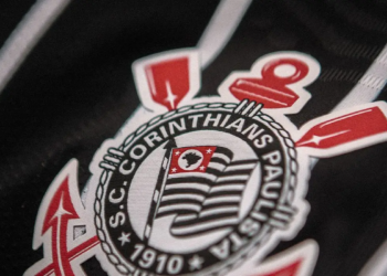 Palmeiras fecha com Nubank; Corinthians negocia com a Caixa; veja a movimentação no futebol