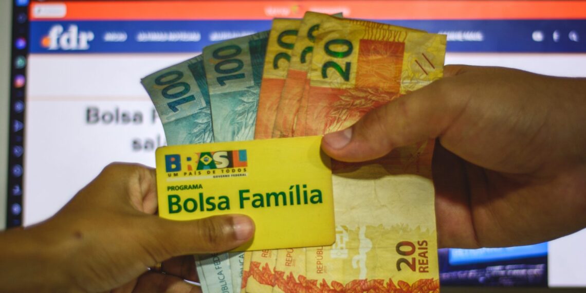 Caixa disponibiliza lista inédita em abril e promete depositar R$ 600 para quem estiver nela