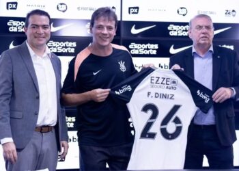 rnando Diniz é apresentado como técnico do Corinthians