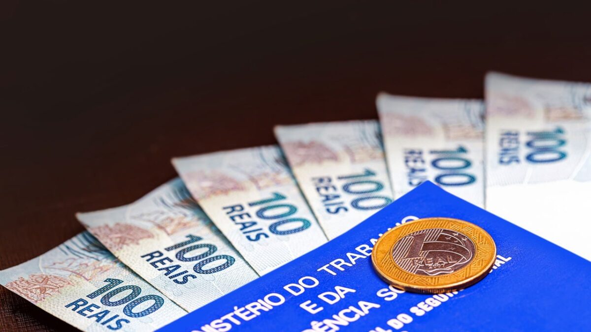 Jornada de trabalho cai para 40 horas e beneficia 40 mil trabalhadores brasileiros
