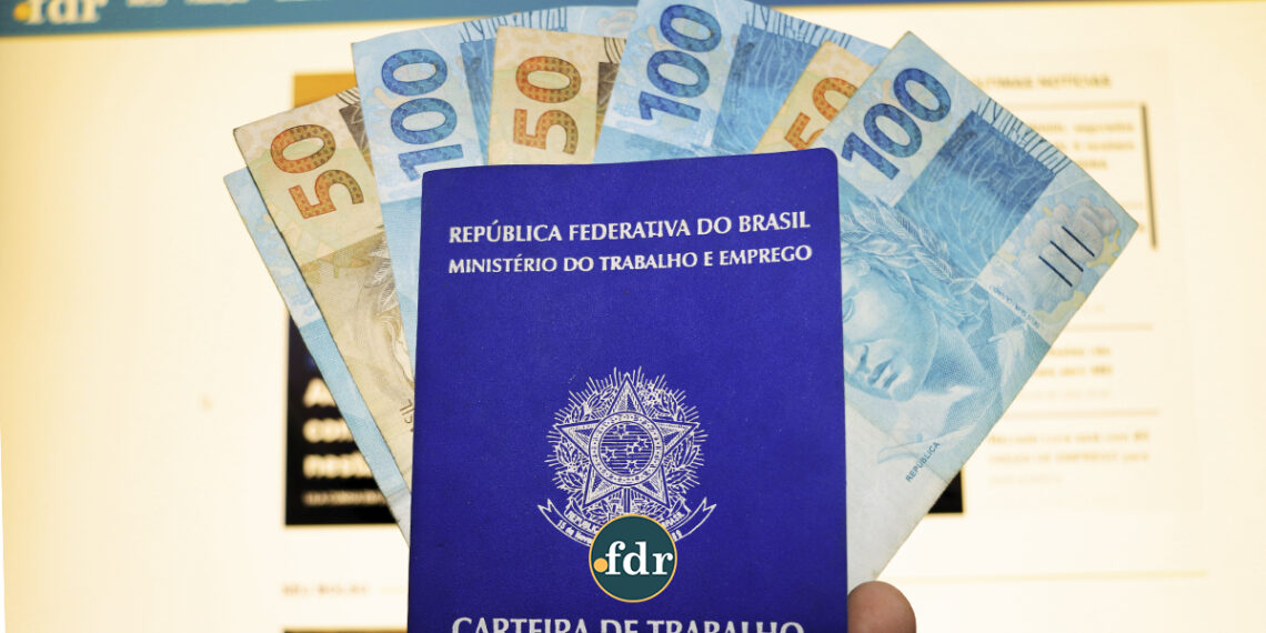 Salário mínimo dispara e valor vai ultrapassar os R$ 2.000; veja detalhes do novo aumento