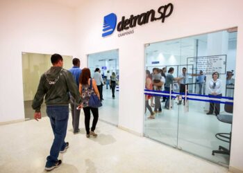 Lula pressiona e Detran-SP libera exame prático sem autoescola