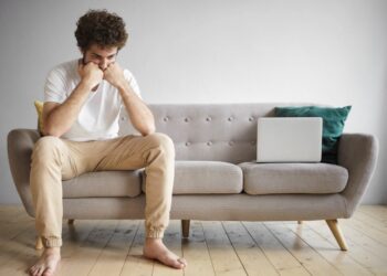 Alerta no Brasil: IA já reduz emprego entre jovens e acende sinal vermelho