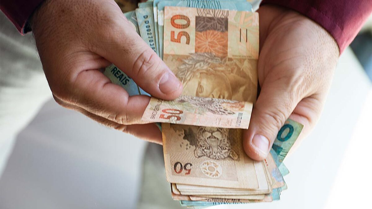 13º salário antecipado: Regras, cálculo e desvantagens de receber antes de novembro