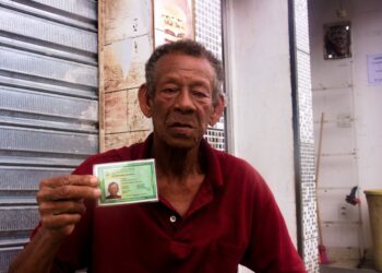 Nova lei entra em vigor e obriga idosos com mais de 60 anos a emitir novo documento; veja como fazer