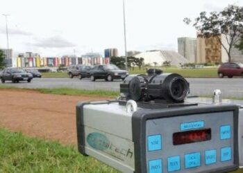 Atenção motoristas: projeto quer proibir radar escondido e mudar fiscalização nas estradas