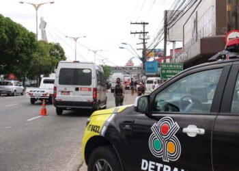 Item no porta-luvas vira motivo para cancelamento da CNH; entenda