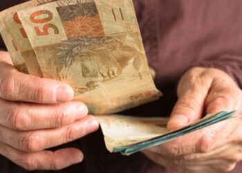 Idade para isenção do Imposto de Renda: Quando você vai deixar de pagar R$ 490 por mês