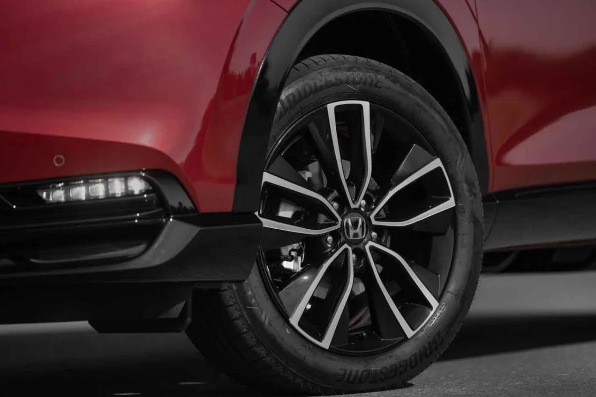 Detalhe na roda do SUV da Honda