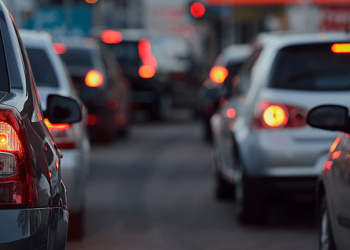 Seu carro tem essas letras na placa? Você pode garantir revisões grátis e economia de R$ 1,7 mil