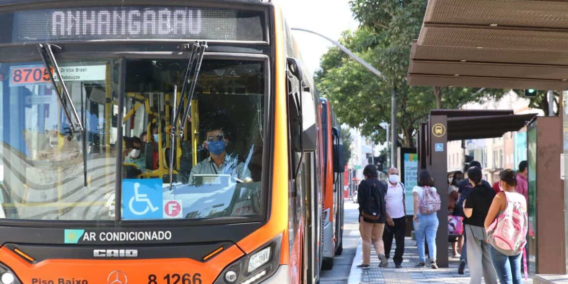 ‘Golpe da Mostarda’: como funciona o novo esquema que engana vítimas no ônibus