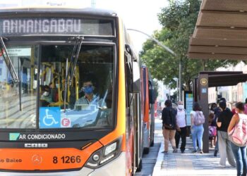 ‘Golpe da Mostarda’: como funciona o novo esquema que engana vítimas no ônibus