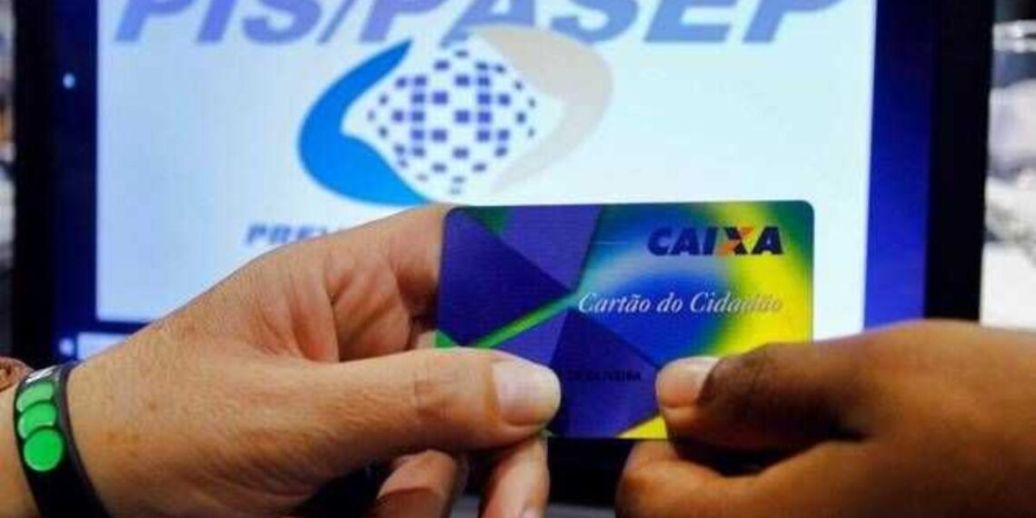 Fim do auxílio atinge 4,56 milhões e gera alerta no Brasil