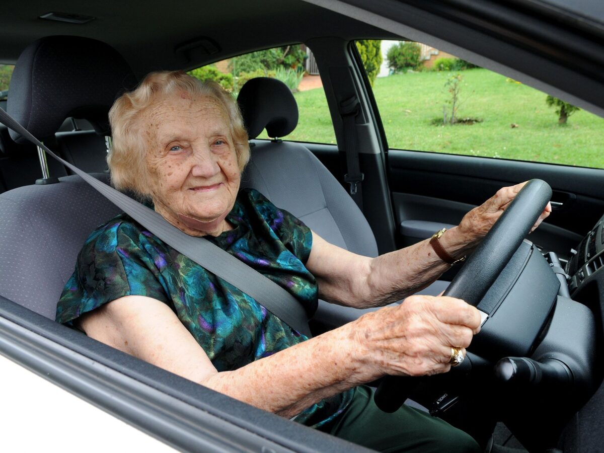 Carro 0 km com até 30% de desconto? Idosos e PcD têm vantagens que poucos conhecem
