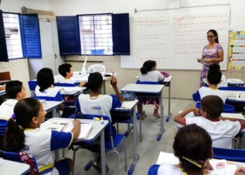Oásis na Educação: A cidade brasileira onde professores recebem salários maiores que médicos