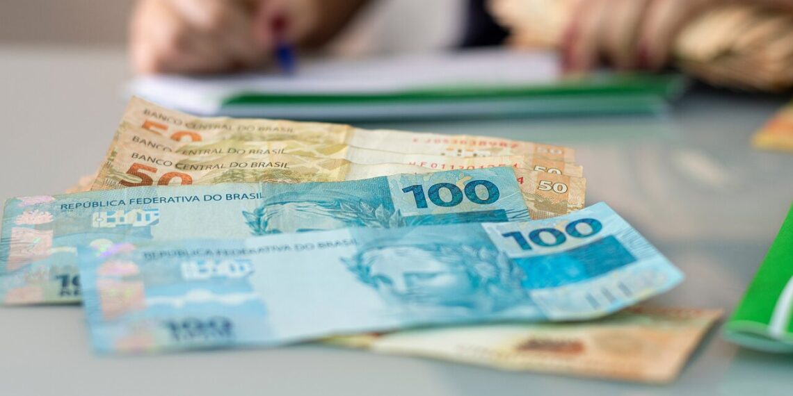 Dinheiro na conta: Lote extra do INSS de até R$ 4.237 começa a cair a partir do dia 25; veja o calendário
