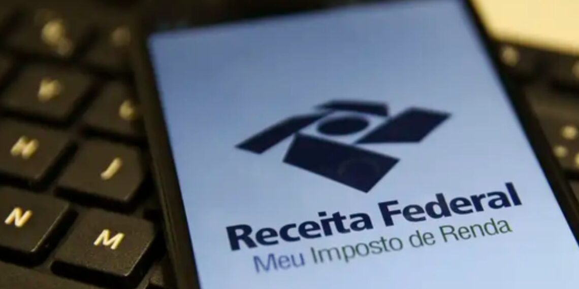 Celular na página do Imposto de Renda