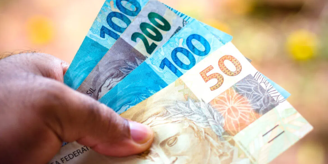 Beneficiários do INSS receberão valores de até R$ 4.237 na próxima semana; confira quem recebe