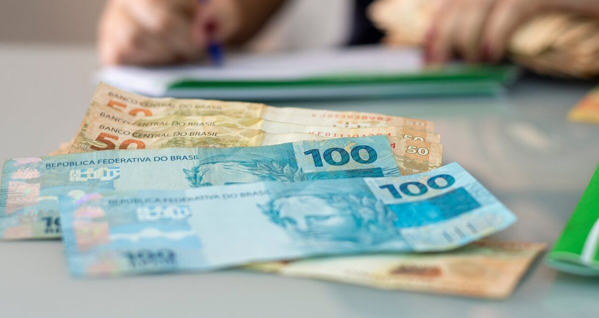 INSS confirma: 2ª parcela do 13º salário começa em 25 de maio; aposentados que recebem até R$ 1.621 são os primeiros — veja datas por final de benefício