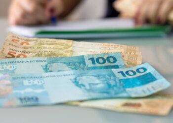 INSS confirma: 2ª parcela do 13º salário começa em 25 de maio; aposentados que recebem até R$ 1.621 são os primeiros — veja datas por final de benefício