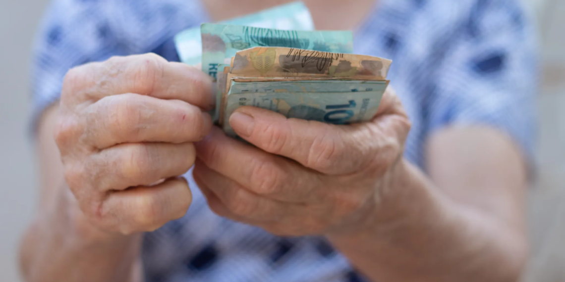 Brasil pode ter novo salário mínimo de R$ 1.926 nos próximos meses