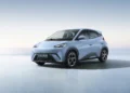 BYD Dolphin Mini tem queda de R$ 35 mil e parcelas abaixo de R$ 1000 em maio
