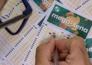 Mega-Sena de R$ 8 milhões: veja como garantir salário mensal de R$ 75 mil sem trabalhar