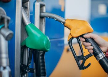 Motoristas encontram gasolina abaixo de R$ 5 em diversos postos do país
