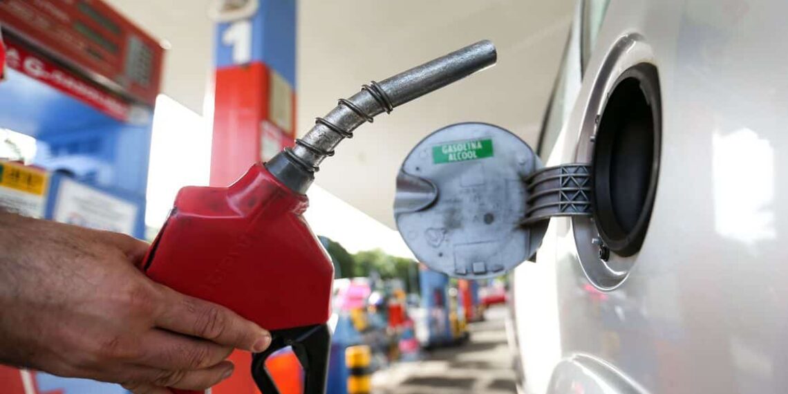 Luciano Hang surpreende ao anunciar desconto de R$ 2,25 na gasolina