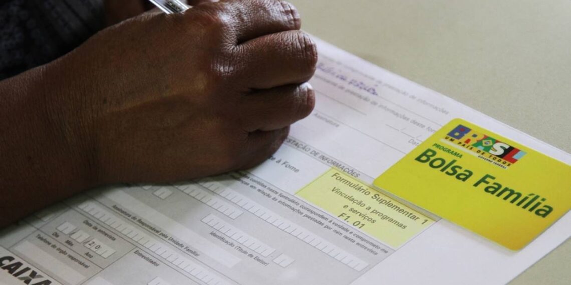 Prazo final se aproxima: Bolsa Família bloqueia beneficiários que não atualizaram o CadÚnico até 29/05 — veja como regularizar agora