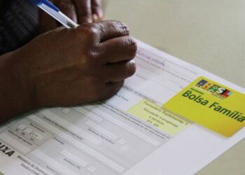 Prazo final se aproxima: Bolsa Família bloqueia beneficiários que não atualizaram o CadÚnico até 29/05 — veja como regularizar agora
