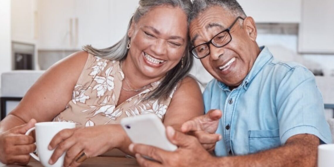 Idosos com mais de 65 anos e renda até R$ 4,6 mil podem receber novo auxílio