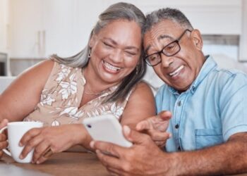 Idosos com mais de 65 anos e renda até R$ 4,6 mil podem receber novo auxílio