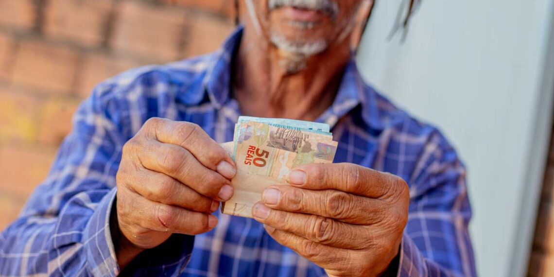Aposentados correm contra o tempo para não perderem pagamento em 2026