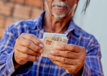 Aposentados correm contra o tempo para não perderem pagamento em 2026