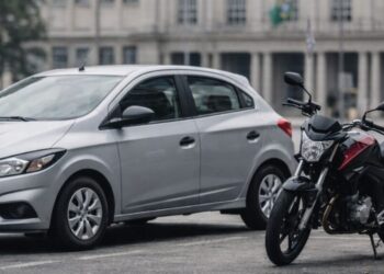 O leilão, que acontece de forma virtual, oferece carros e motos recolhidos por infrações de trânsito (Imagem: Geração/FDR)